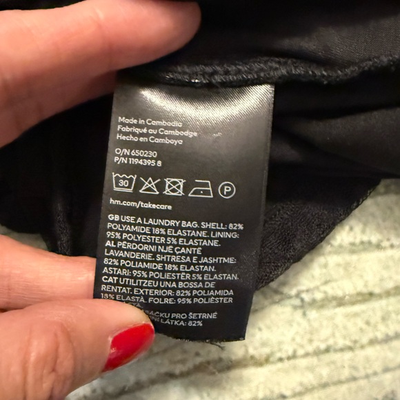 H&M divided LBD black lace fitted short sleeve mini dress. XS - Picture 7 of 8